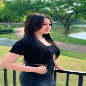 收聽ปราง ปรางทิพย์的กุหลาบ歌詞歌曲