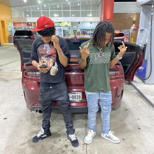 ดาวน์โหลดและฟังเพลง geeked to the max (Explicit) พร้อมเนื้อเพลงจาก Lil Griff