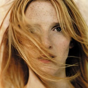 收聽Sandrine Kiberlain的Y A Du Monde歌詞歌曲