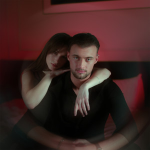 Listen to Nem kérek mást song with lyrics from Sárközi Roland