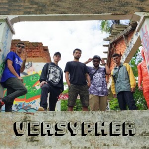 ดาวน์โหลดและฟังเพลง Versypher พร้อมเนื้อเพลงจาก Versativos
