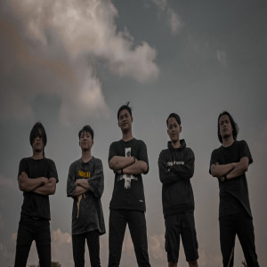 Dengarkan Semata Karenamu lagu dari Cellotype dengan lirik