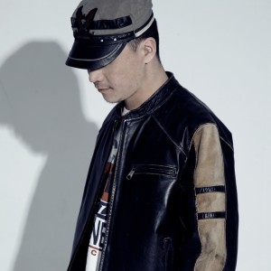 Listen to 爱的痕迹 (伴奏) song with lyrics from 红日