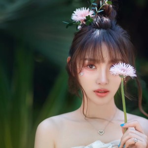麒霏 ดาวน์โหลดและฟังเพลงฮิตจาก 麒霏