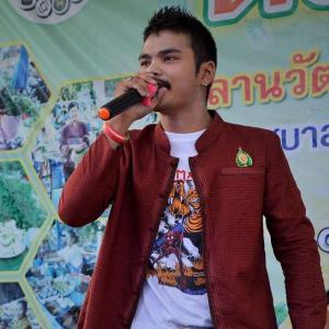 收聽Kantrum surin的กันตรึมเมดเลย์-ป๊อบ ยาคูมิ歌詞歌曲
