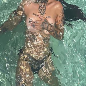 ดาวน์โหลดและฟังเพลง fountainebleu <3 พร้อมเนื้อเพลงจาก Rare Phantom