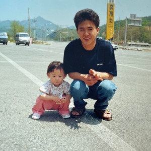 Listen to 사랑을 전해줘 song with lyrics from Jung Saebyuk