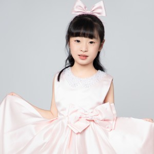 Listen to 五彩风车 (完整版) song with lyrics from 秦朗