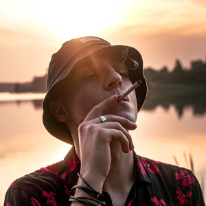 Listen to Poranna Rosa (Explicit) song with lyrics from Arne