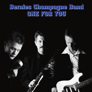 收聽Bernies Champagne Band的Smoke on the Water歌詞歌曲