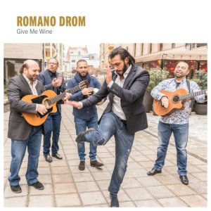收聽Romano Drom的Kamavla Me歌詞歌曲