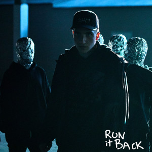 ดาวน์โหลดและฟังเพลง Run It Back (Clean) พร้อมเนื้อเพลงจาก Token