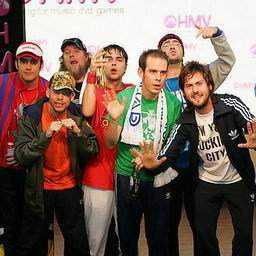 ดาวน์โหลดและฟังเพลง Hit Song (HMV Instore) พร้อมเนื้อเพลงจาก Goldie Lookin Chain