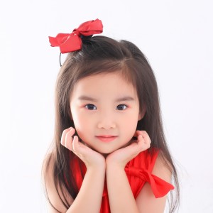 Listen to 可爱小耳朵 (完整版) song with lyrics from 伍思诺