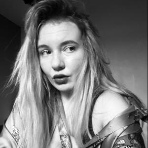 收聽Mia Dre的The Moon歌詞歌曲