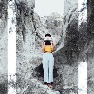 ดาวน์โหลดและฟังเพลง Moon พร้อมเนื้อเพลงจาก Lizelisabeth