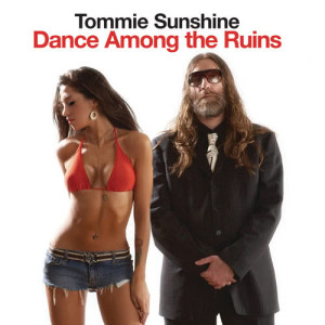 ดาวน์โหลดและฟังเพลง Dance Among the Ruins (The Toxic Avenger Extended Dance Remix) พร้อมเนื้อเพลงจาก Tommie Sunshine & Disco Fries