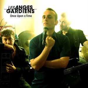 收聽Les Anges Gardiens的It's a Bomb歌詞歌曲