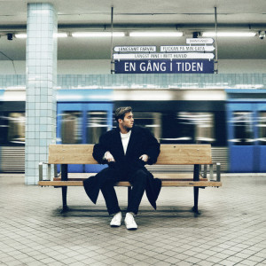 Dengarkan lagu Käns som att livet börjar hända nyanyian Benjamin Ingrosso dengan lirik