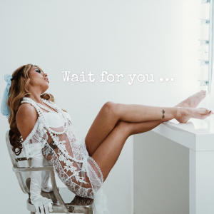 收聽Zoë Fae的Wait for you歌詞歌曲