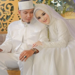 Listen to Satu Hati Sampai Akhir Masa song with lyrics from Gisma Wandira