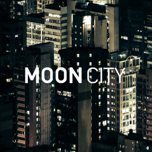 Dengarkan lagu Night At Sea nyanyian Moon Tunes dengan lirik