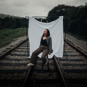 收聽Renata Calheiros的Vai歌詞歌曲