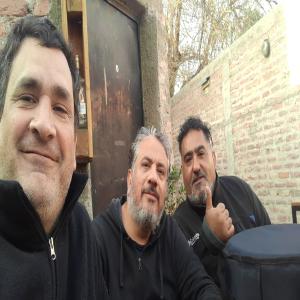 Listen to Pendex Viejos a ensayar (Live) song with lyrics from G.S PUnk