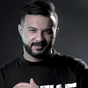Listen to حالة راني فيها song with lyrics from Cheb Momo