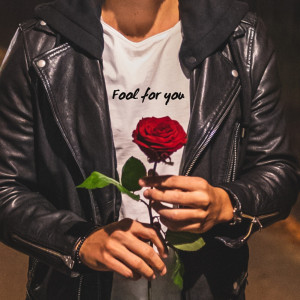 ดาวน์โหลดและฟังเพลง Fool For You พร้อมเนื้อเพลงจาก Danny Aridi