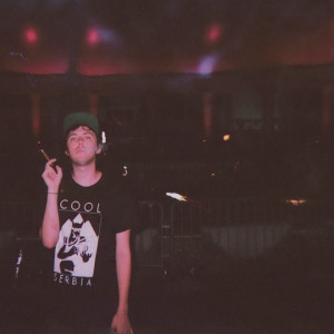 ดาวน์โหลดและฟังเพลง Teeth พร้อมเนื้อเพลงจาก Elvis Depressedly