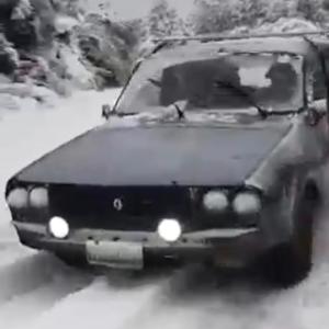 收聽chebrolet的RENAULT 12 EN LA NIEVE EL TERROR DE LAS 4X4歌詞歌曲