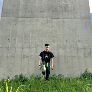 Listen to Drop the Base song with lyrics from ARARYOZI