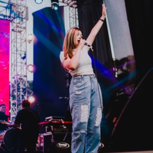 Listen to Ojo Goblok Mencinta song with lyrics from Ayu Rivanka