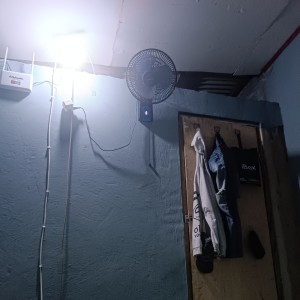 收听Mahmud的Menahan sakit hati歌词歌曲