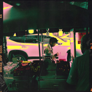 Dengarkan Glaciers lagu dari k y l o . dengan lirik