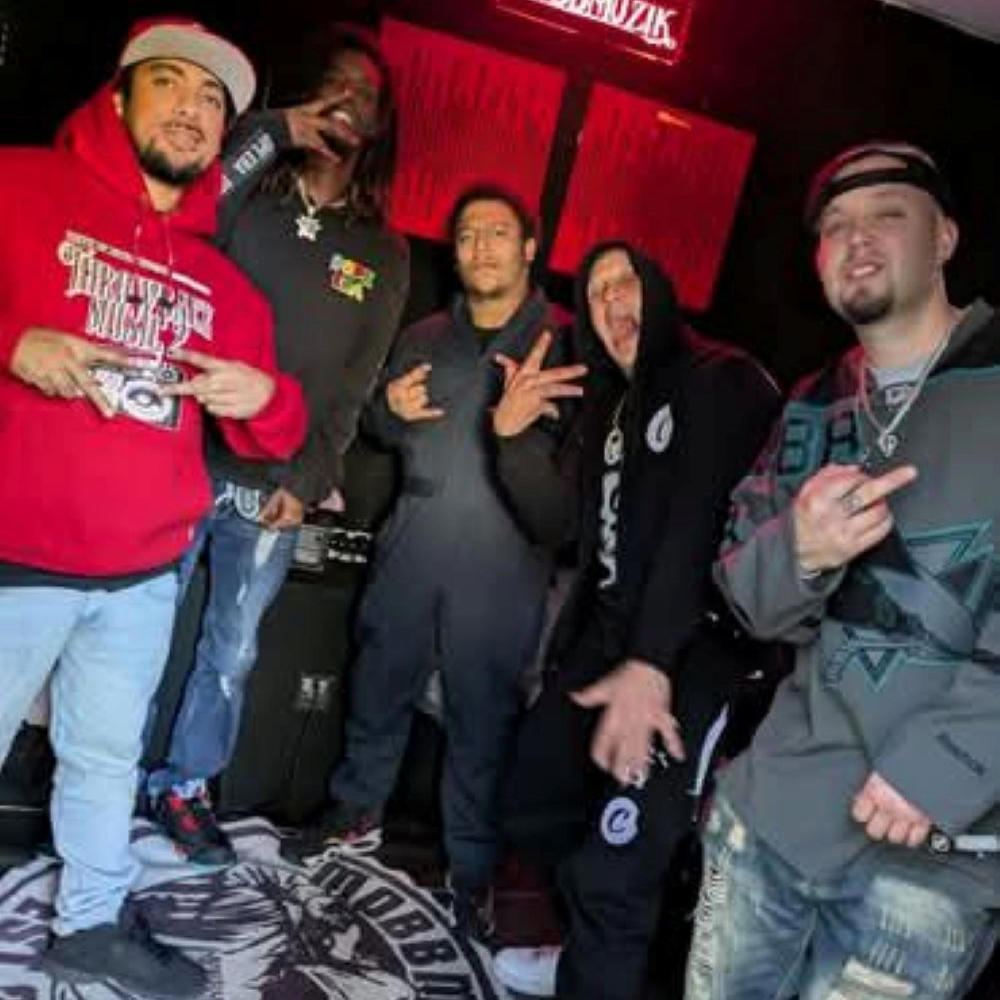vibe out (feat. Young Kazz, Mainy Da Smokeman, Swift Homicide & Young Dee) (Explicit)