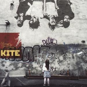 ดาวน์โหลดและฟังเพลง Manic พร้อมเนื้อเพลงจาก Kite