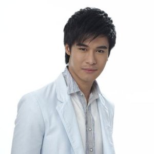 ดาวน์โหลดและฟังเพลง รักอย่างไม่เคยรัก (เพลงประกอบละคร สะใภ้พญายม) พร้อมเนื้อเพลงจาก แบงค์ ธนศักดิ์