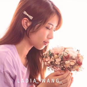 ดาวน์โหลดและฟังเพลง 日常 พร้อมเนื้อเพลงจาก 王立婷