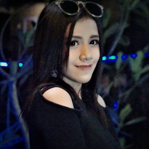 Listen to Harta Dan Tahta song with lyrics from oktavia zahra