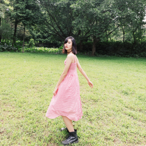 Listen to 管你的 (完整版) song with lyrics from 黄佩欣