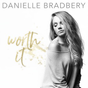 收聽Danielle Bradbery的Worth It歌詞歌曲