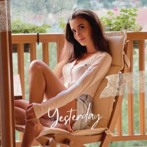 收聽Benedetta Caretta的Yesterday歌詞歌曲