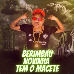 Dengarkan lagu BERIMBAU NOVINHA TEM O MACETE (Explicit) nyanyian MC JOHN JB dengan lirik