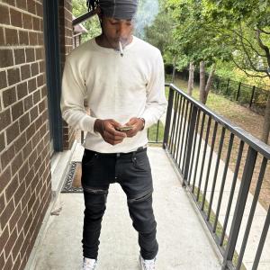 ดาวน์โหลดและฟังเพลง Active (Explicit) พร้อมเนื้อเพลงจาก Glitchh