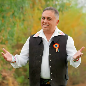 Listen to M-O Luat Moșu Meu În Poală song with lyrics from Lucian Dragan