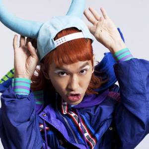 Dengarkan lagu 搏你一笑 nyanyian 少爷占 dengan lirik