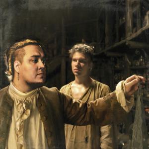 ดาวน์โหลดและฟังเพลง Perfumer พร้อมเนื้อเพลงจาก Art Dinov