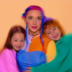 Listen to ВАУ song with lyrics from Миа Бойка